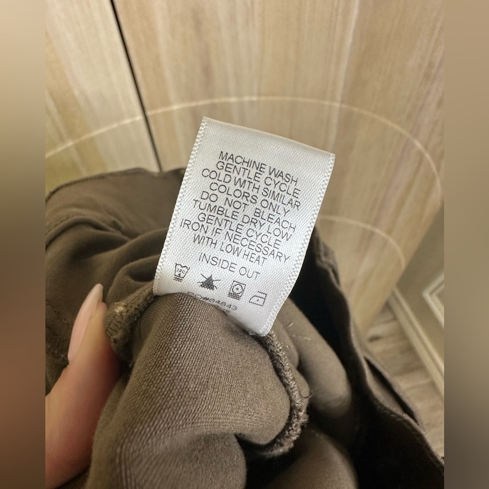 EVEREVE Larissa Cropped Cargo in Fatigue size 26 - Picture 13 of 14